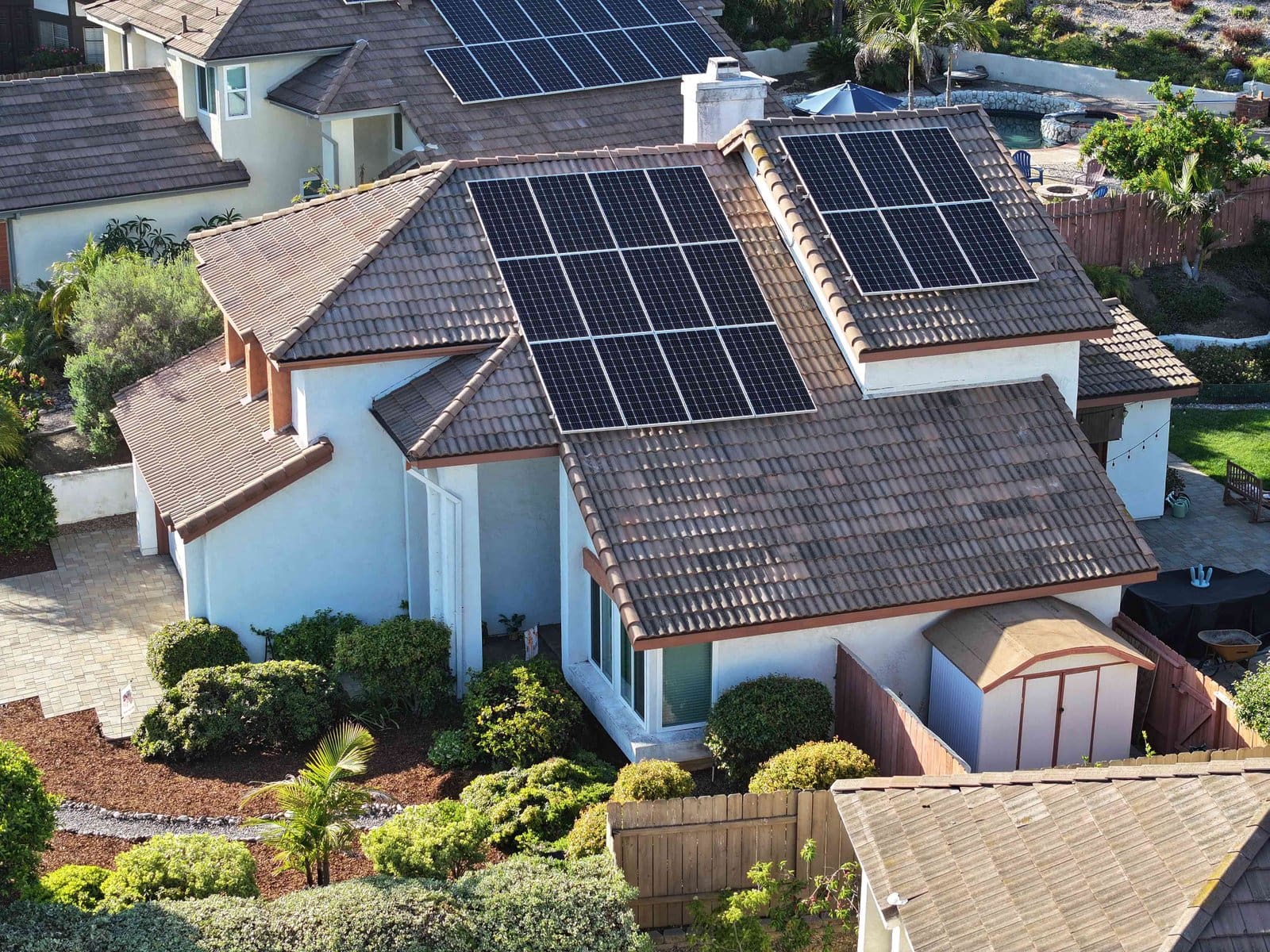 This is the view of the roof from the right side. Note how good the solar panels look!